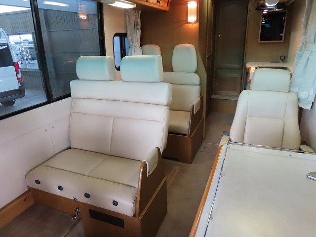 キャンピングカーバスコン