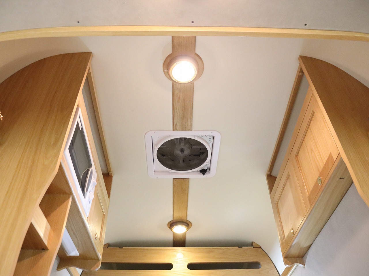 キャンピングカーバンコン