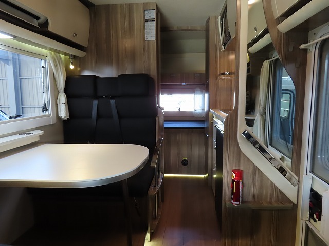 キャンピングカーキャブコン