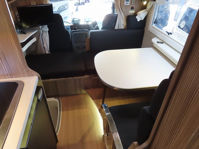 キャンピングカーキャブコン