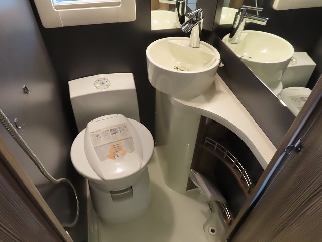 キャンピングカーキャブコン