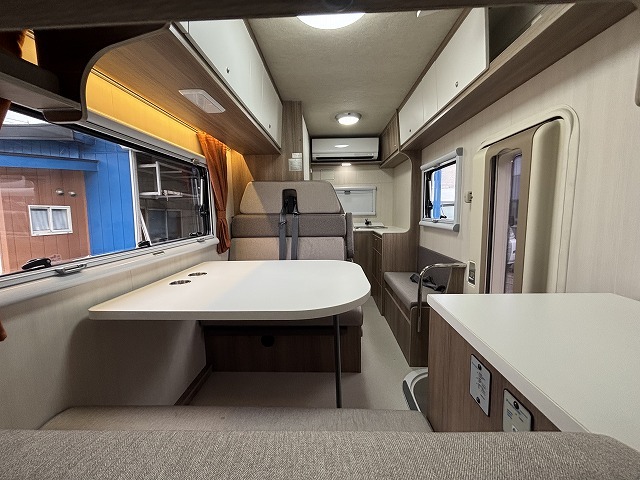 キャンピングカーキャブコン