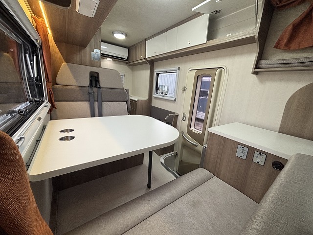 キャンピングカーキャブコン