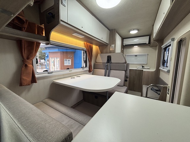 キャンピングカーキャブコン