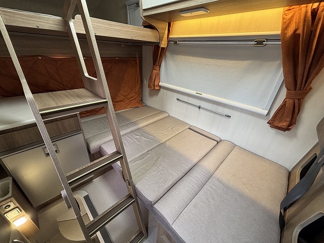 キャンピングカーキャブコン