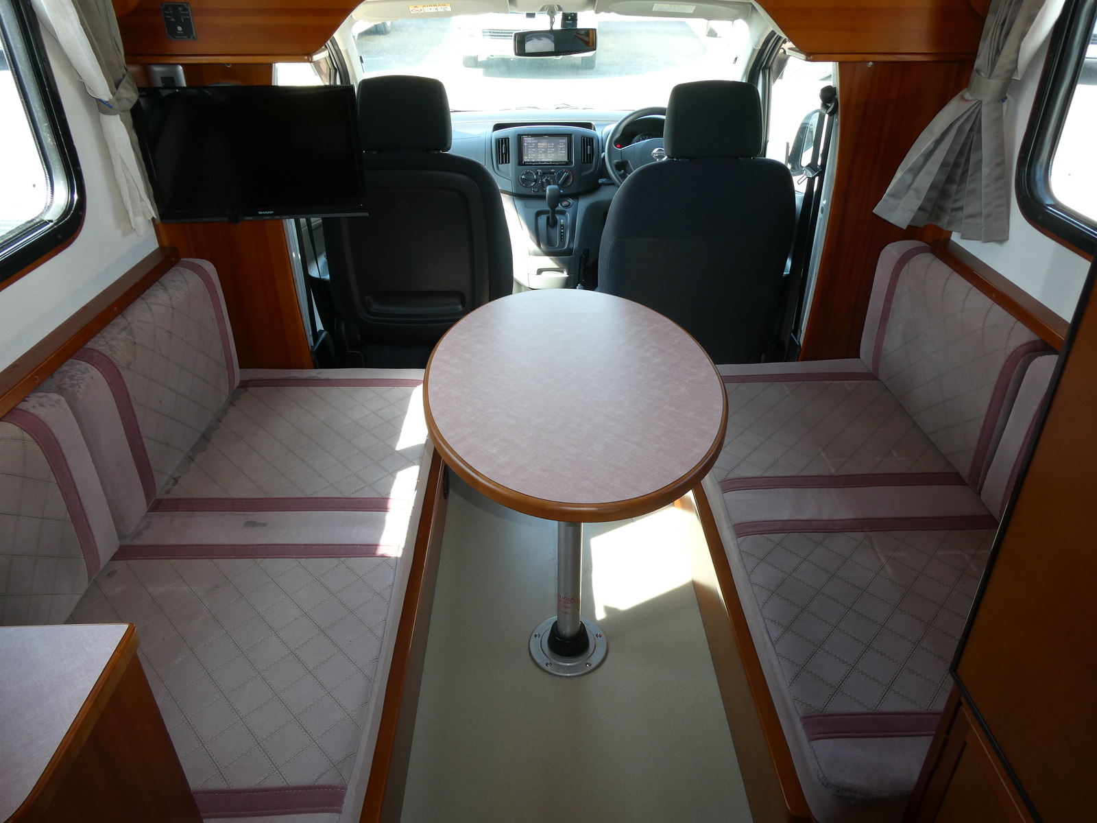 キャンピングカーNV200