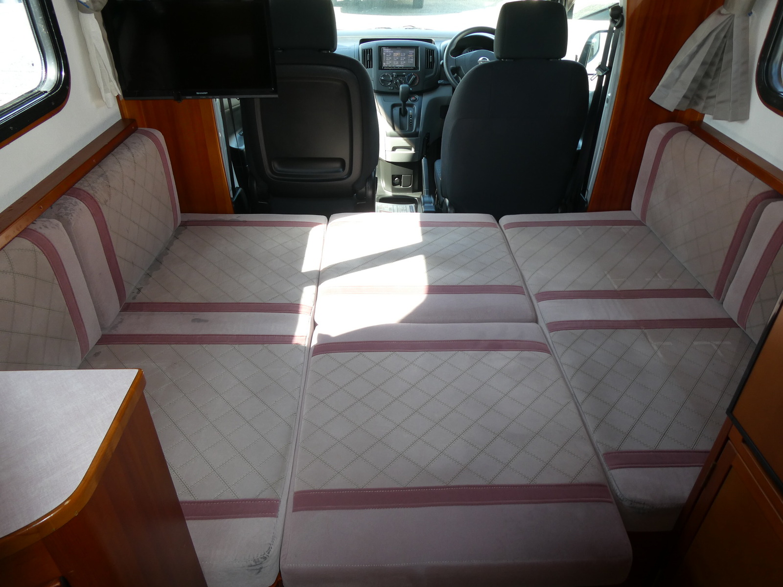 キャンピングカーNV200