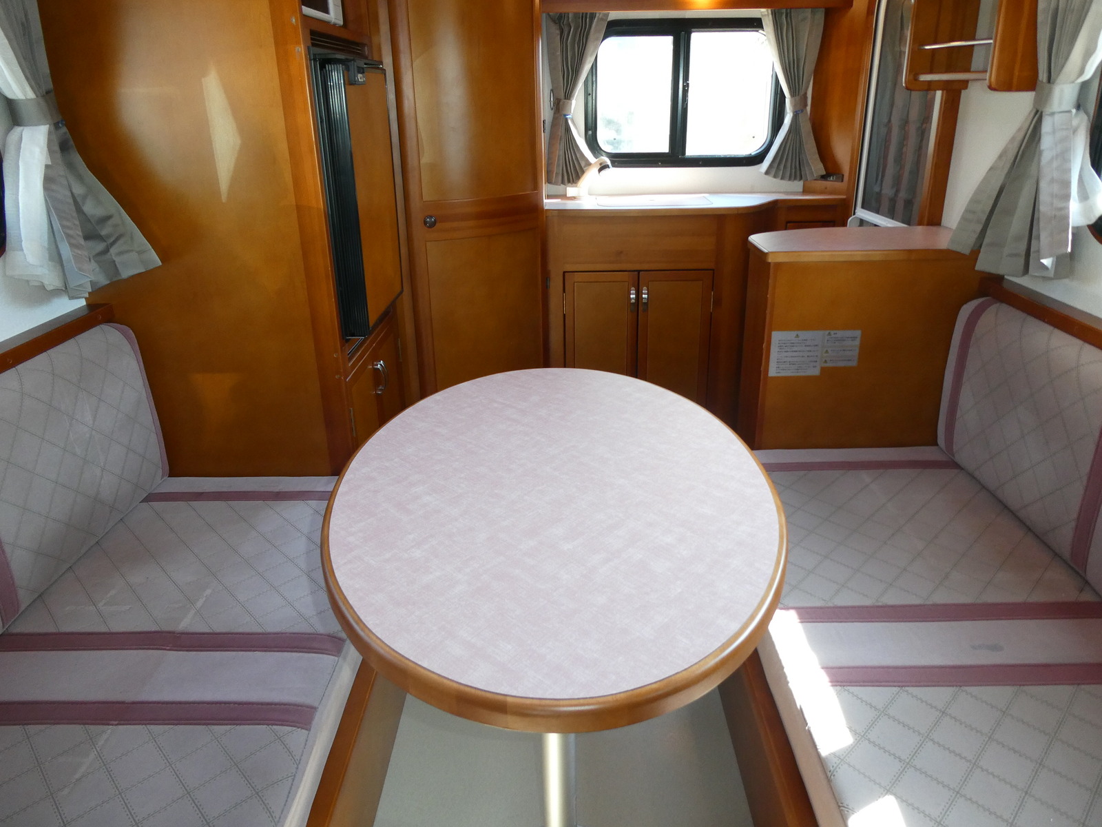 キャンピングカーNV200