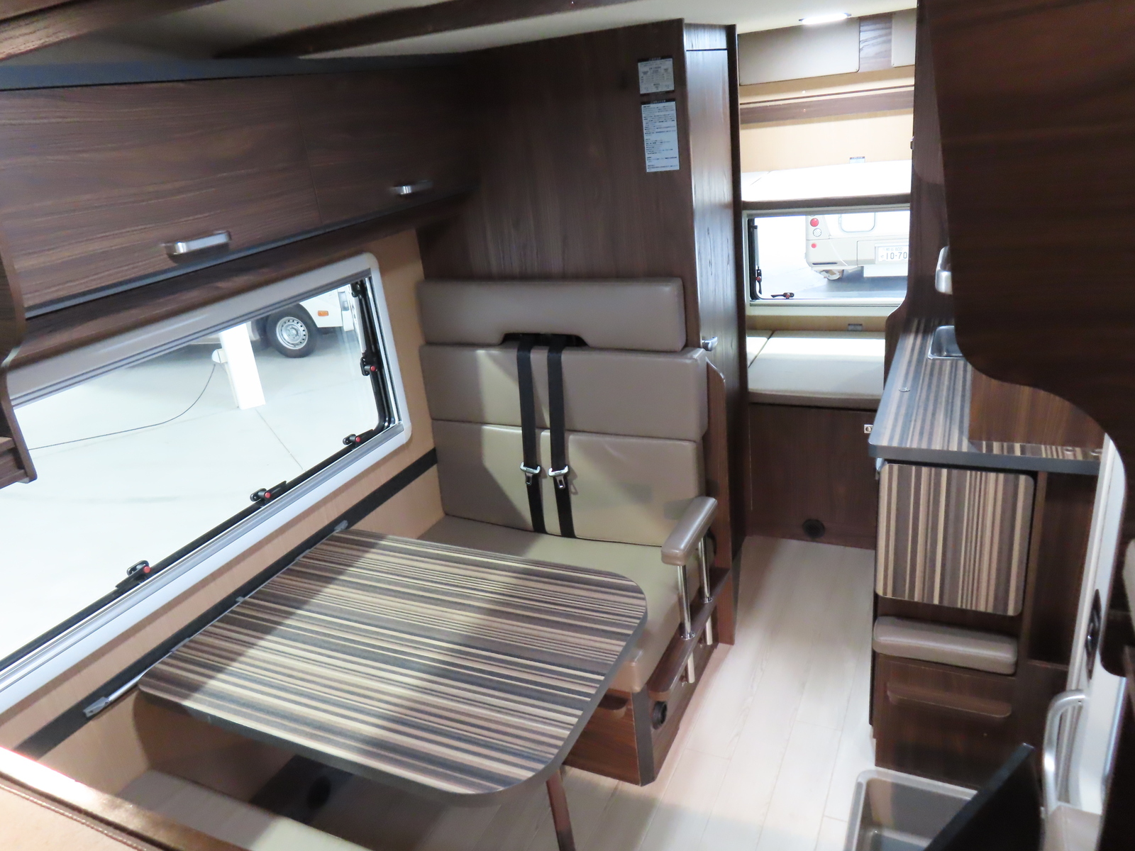 キャンピングカーキャブコン