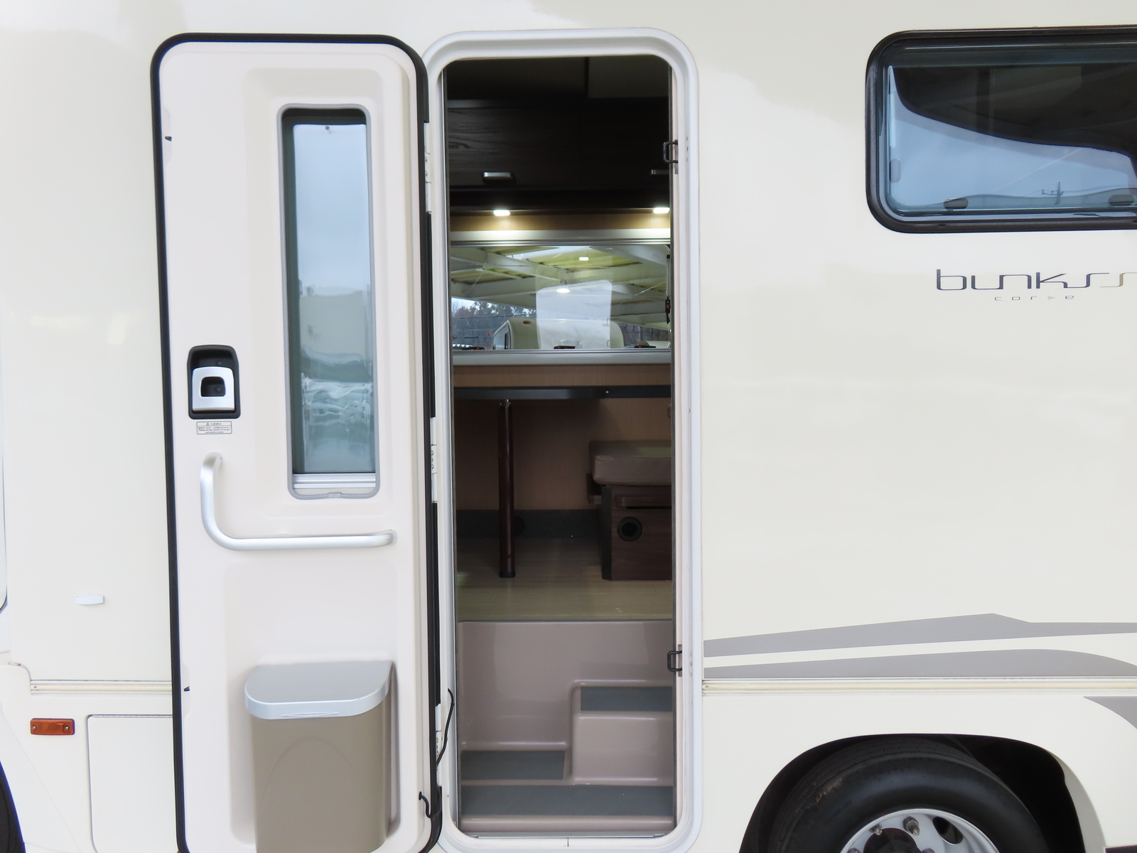 キャンピングカーキャブコン