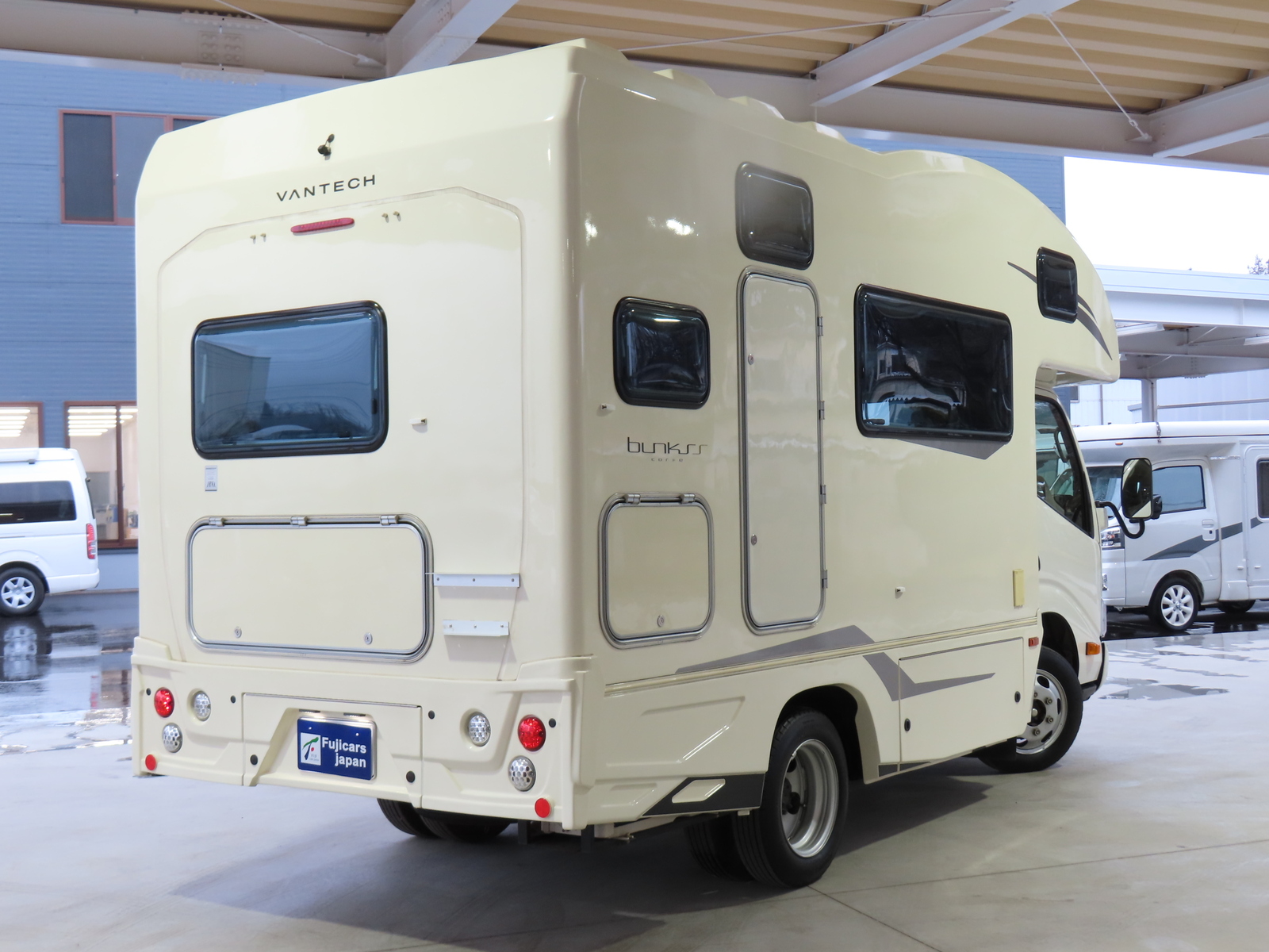 キャンピングカーキャブコン