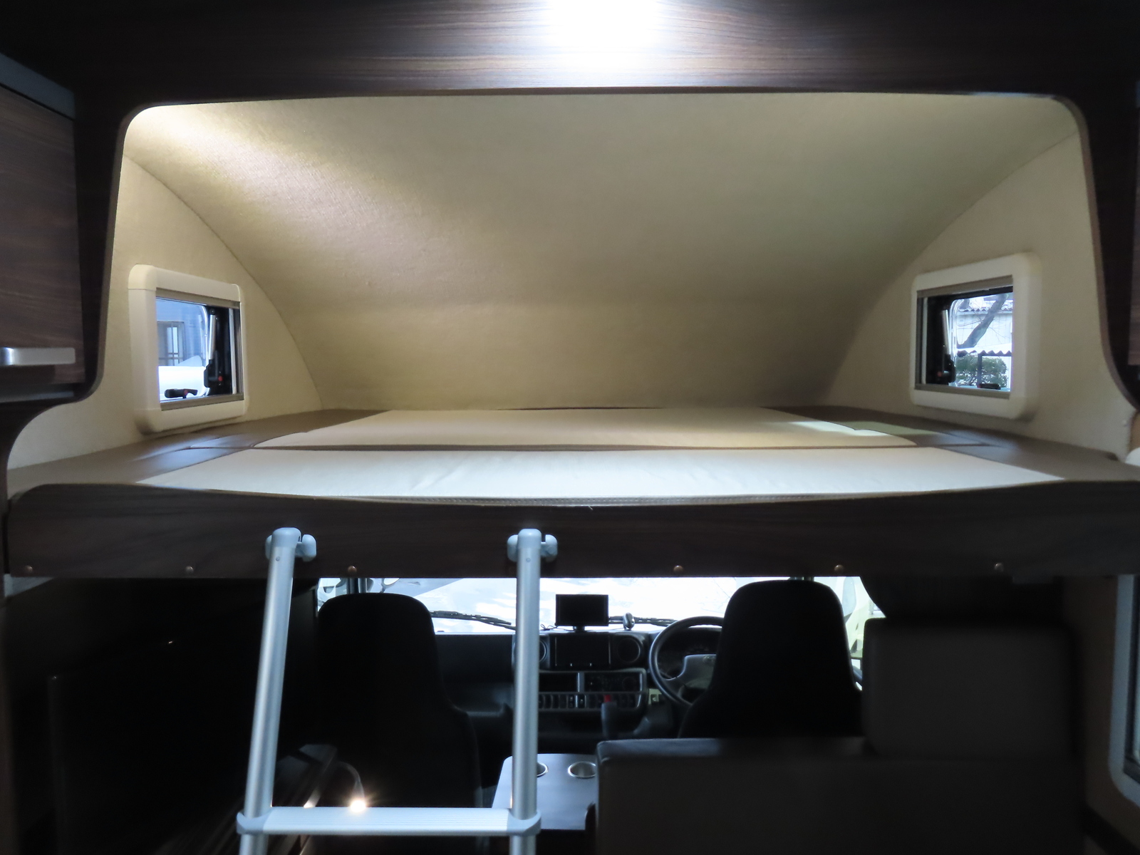 キャンピングカーキャブコン