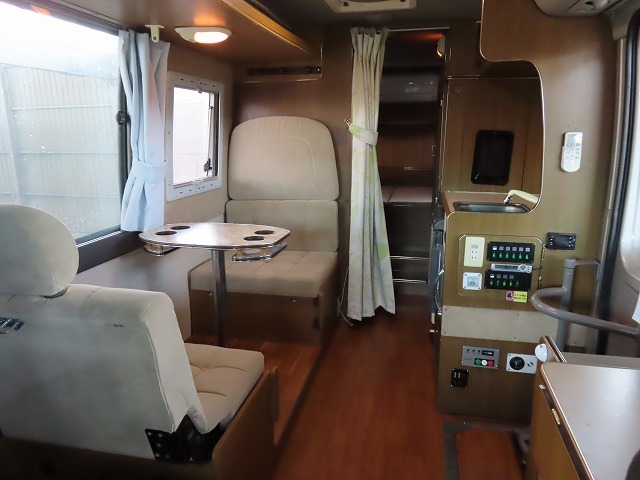 キャンピングカーバスコン