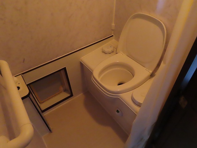 キャンピングカーバスコン