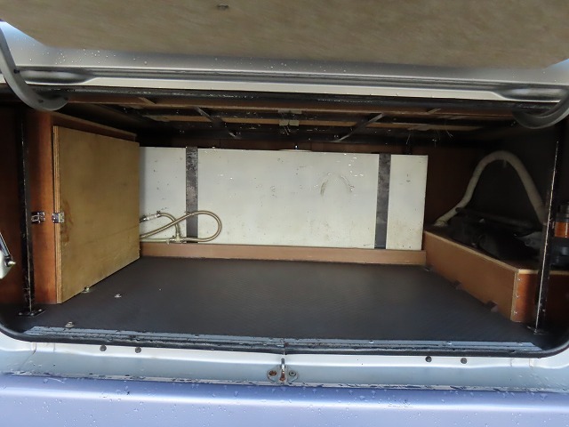 キャンピングカーバスコン