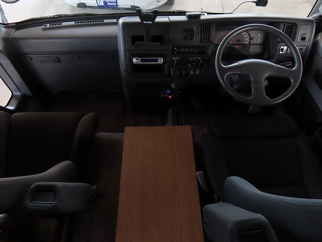 キャンピングカーバスコン