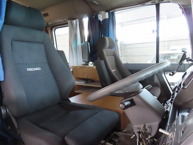 キャンピングカーバスコン