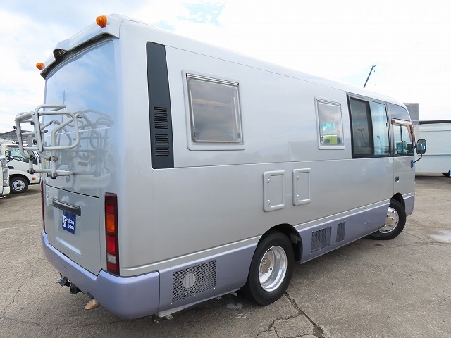 キャンピングカーバスコン