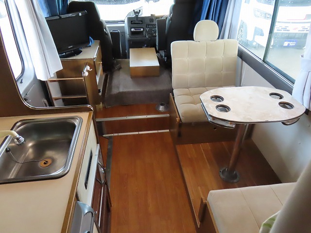 キャンピングカーバスコン