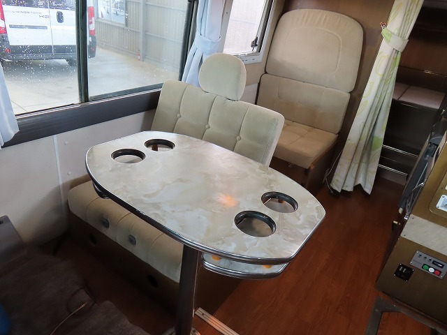 キャンピングカーバスコン