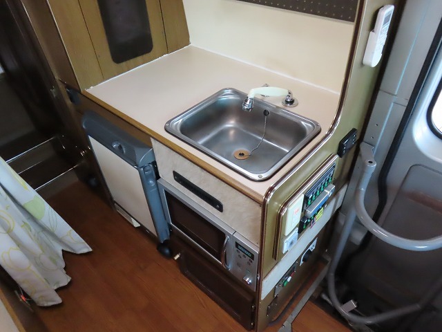 キャンピングカーバスコン