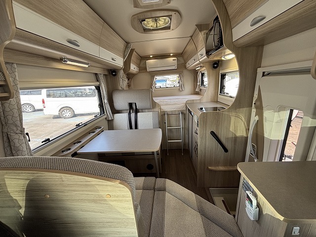 キャンピングカーキャブコン