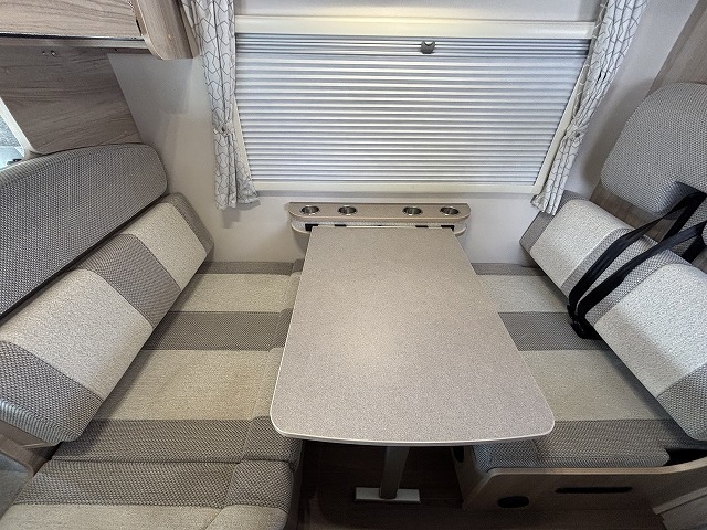 キャンピングカーキャブコン