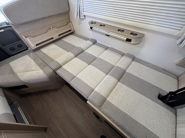 キャンピングカーキャブコン