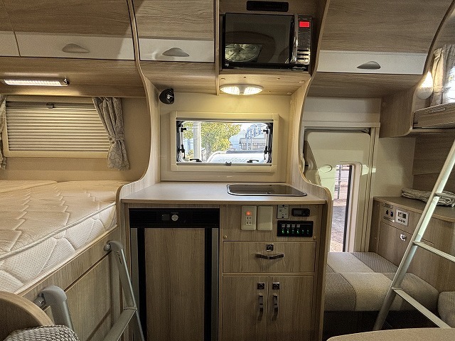 キャンピングカーキャブコン