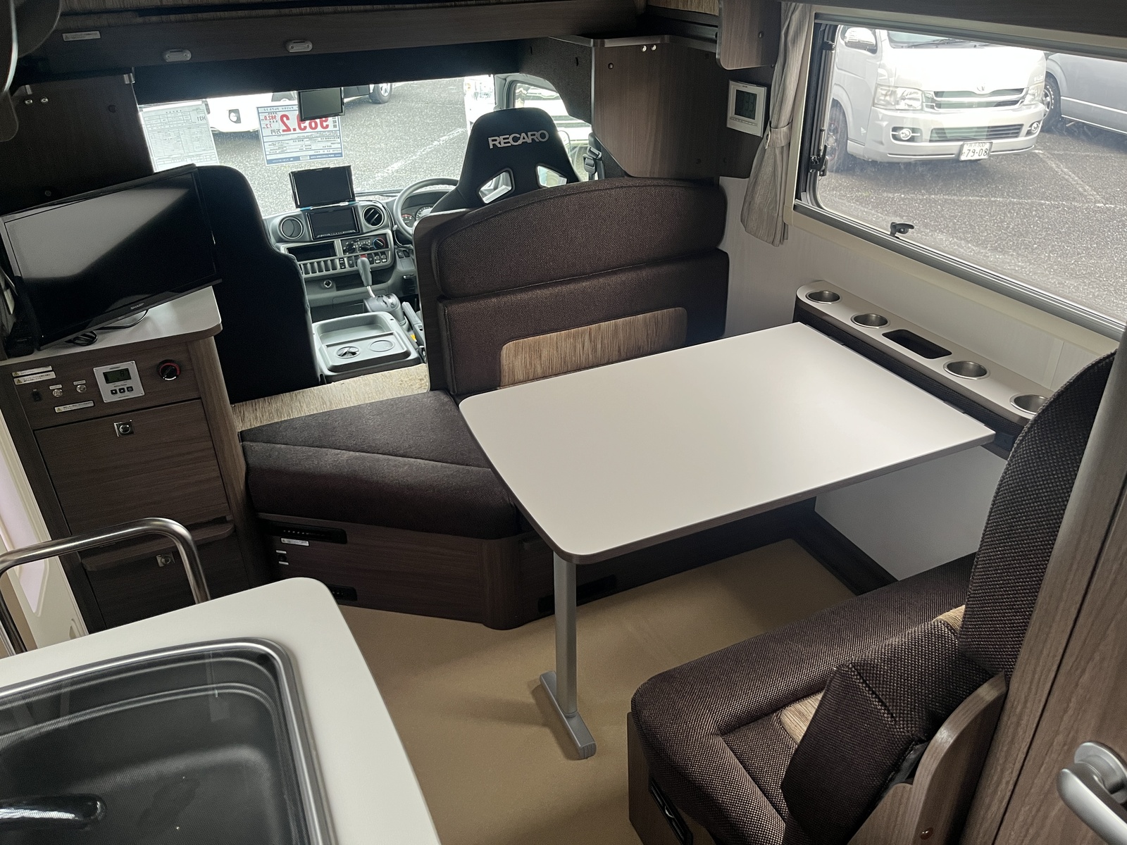 キャンピングカーキャブコン