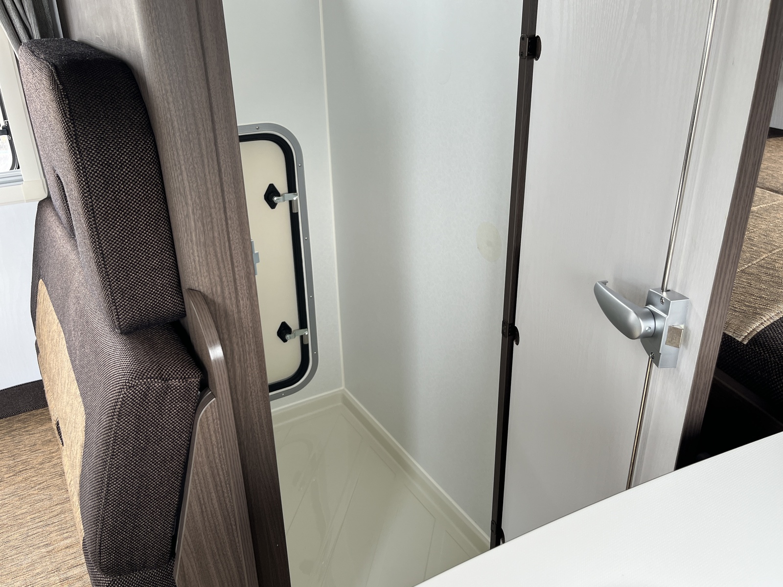 キャンピングカーキャブコン