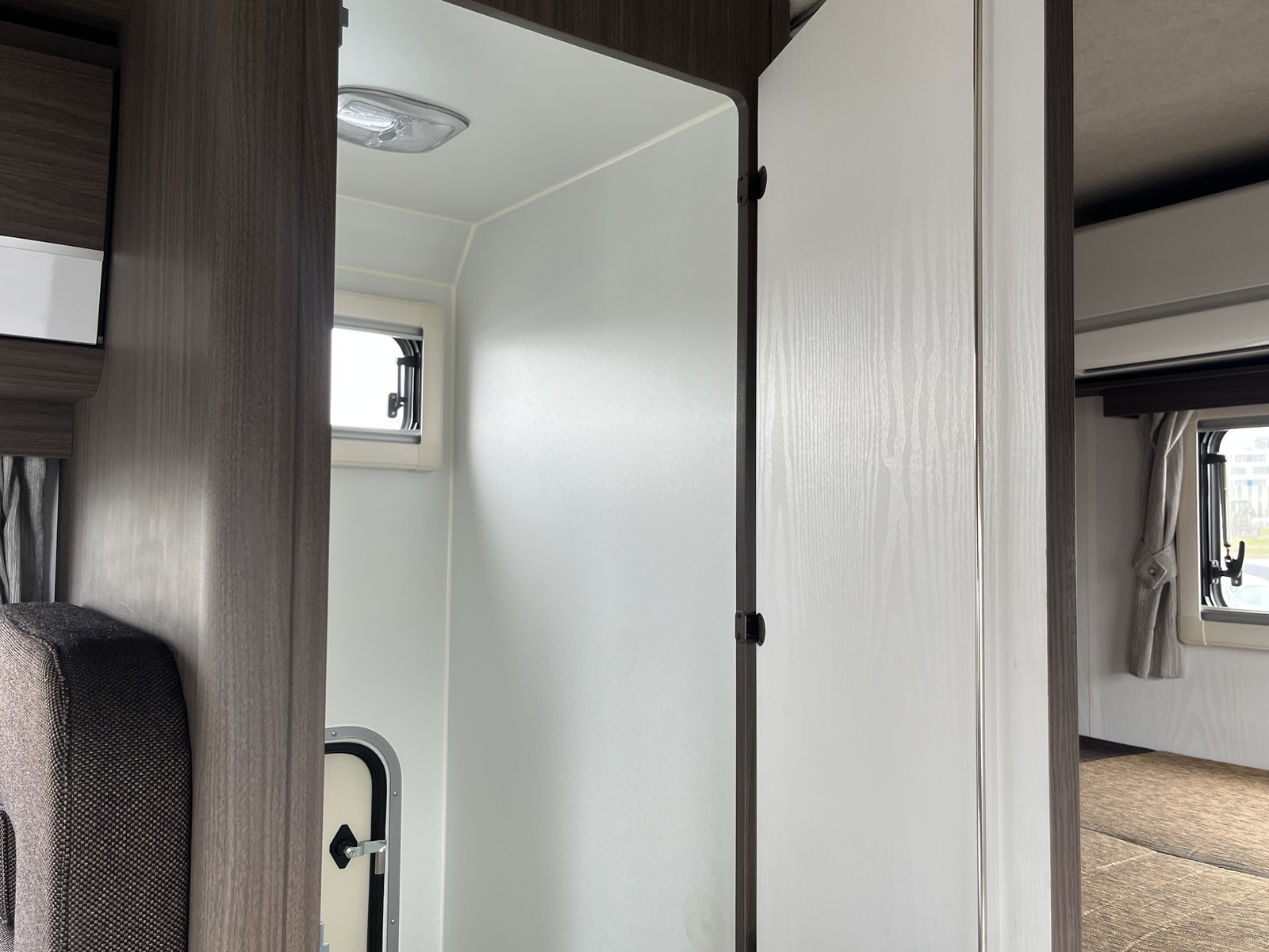 キャンピングカーキャブコン