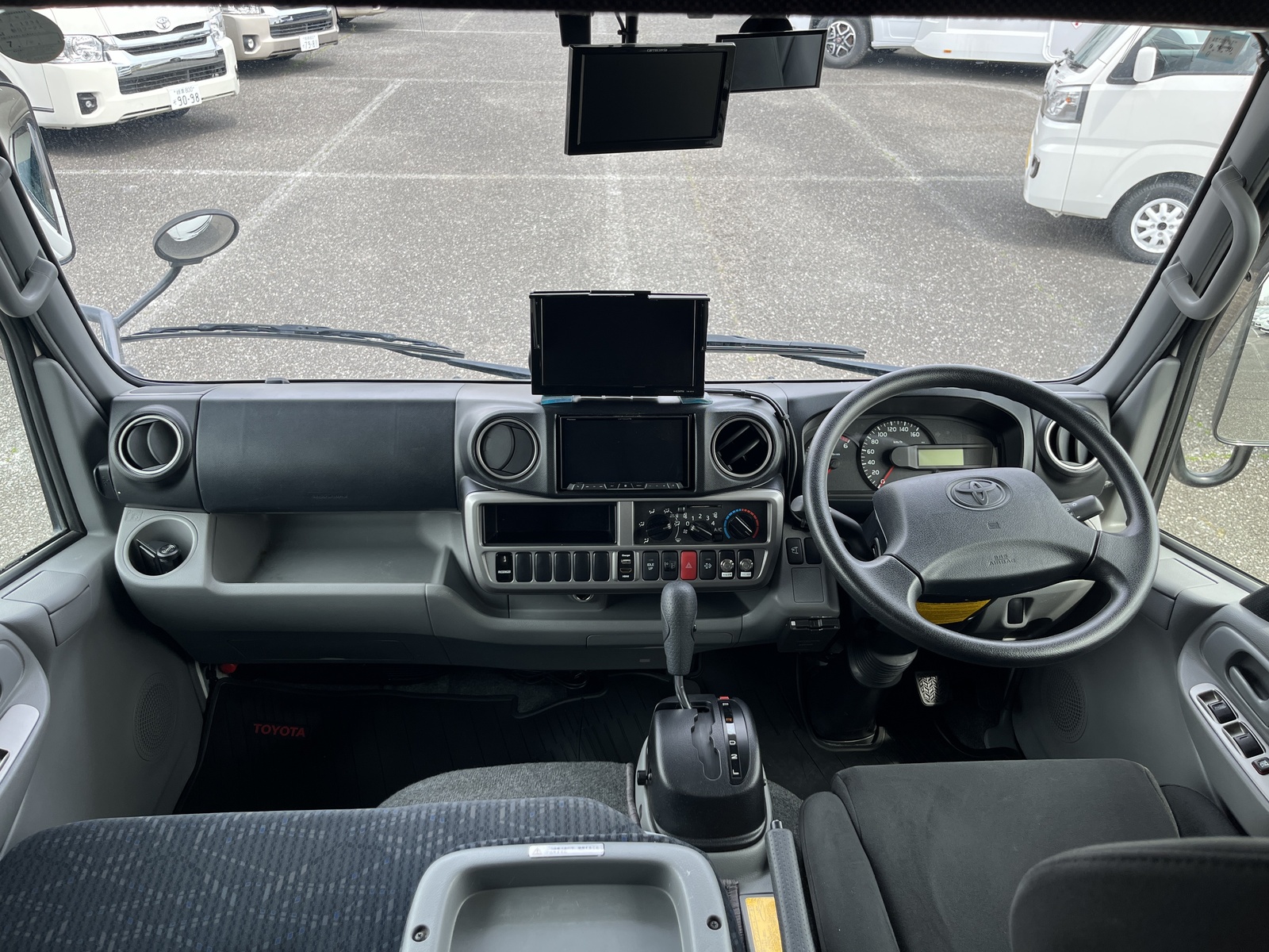 キャンピングカーキャブコン