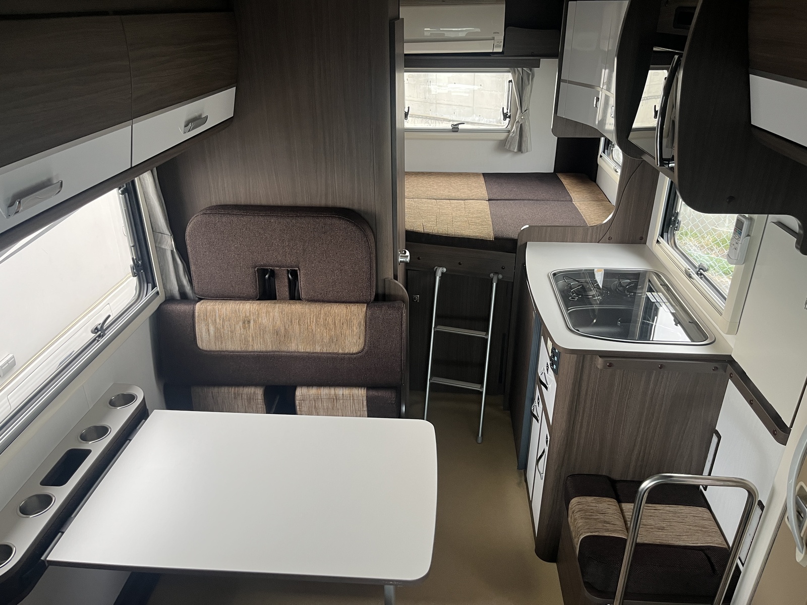 キャンピングカーキャブコン