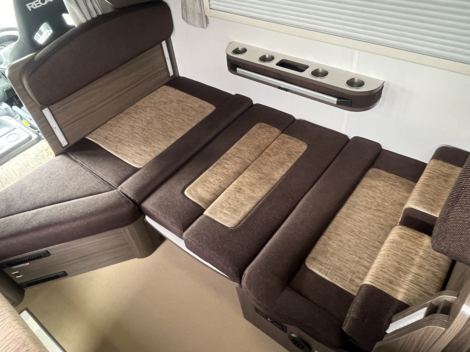 キャンピングカーキャブコン