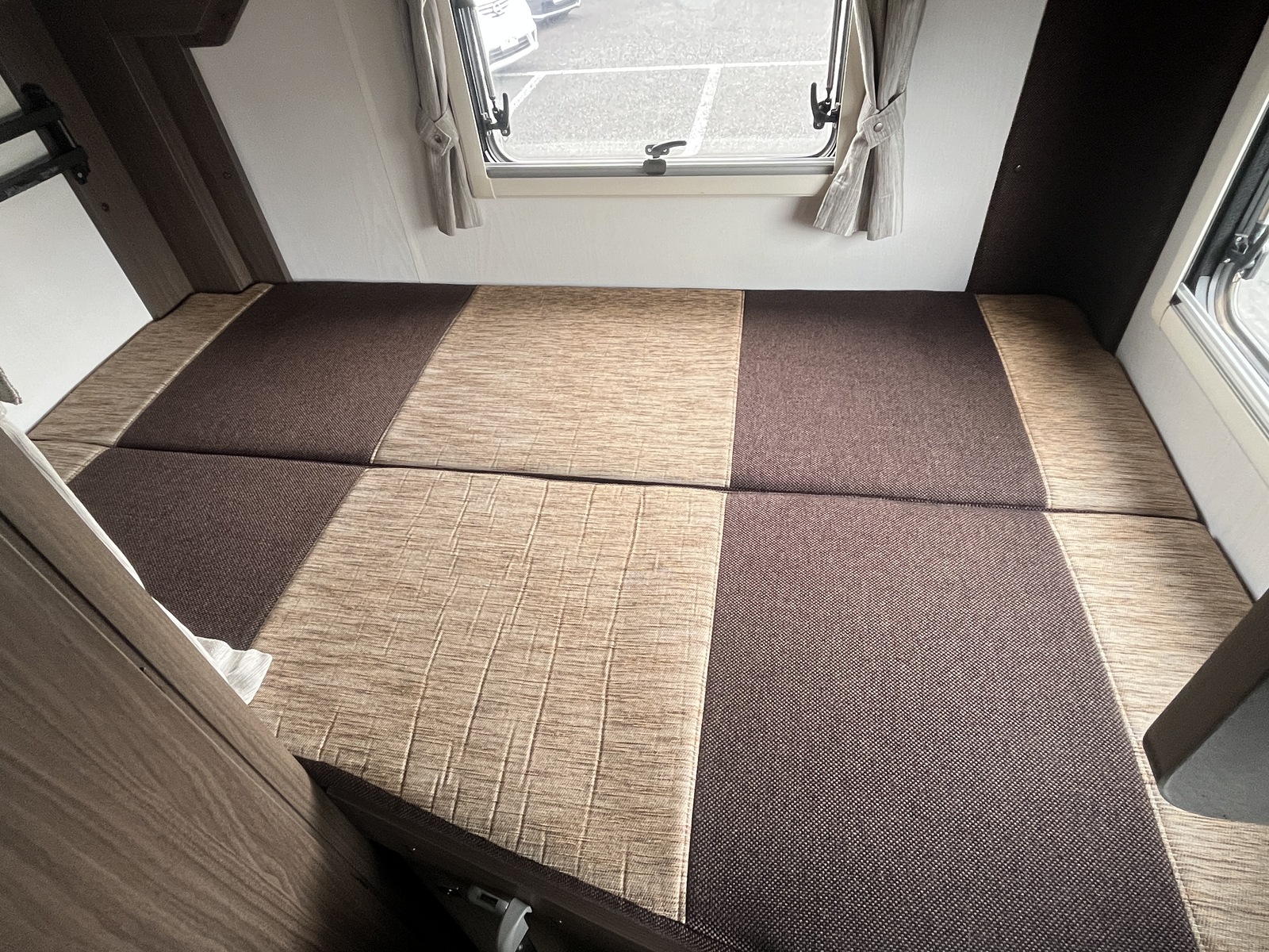 キャンピングカーキャブコン