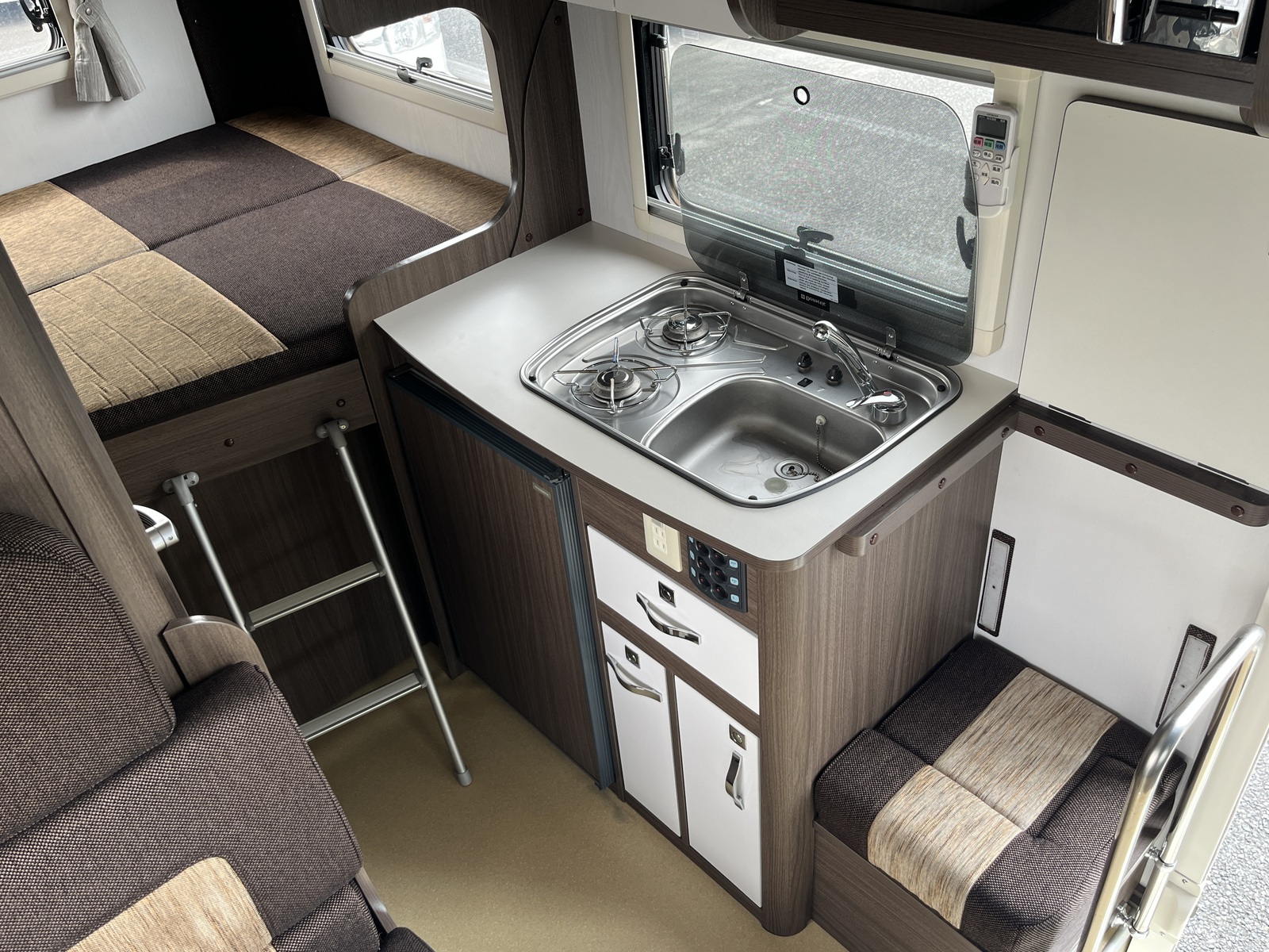 キャンピングカーキャブコン