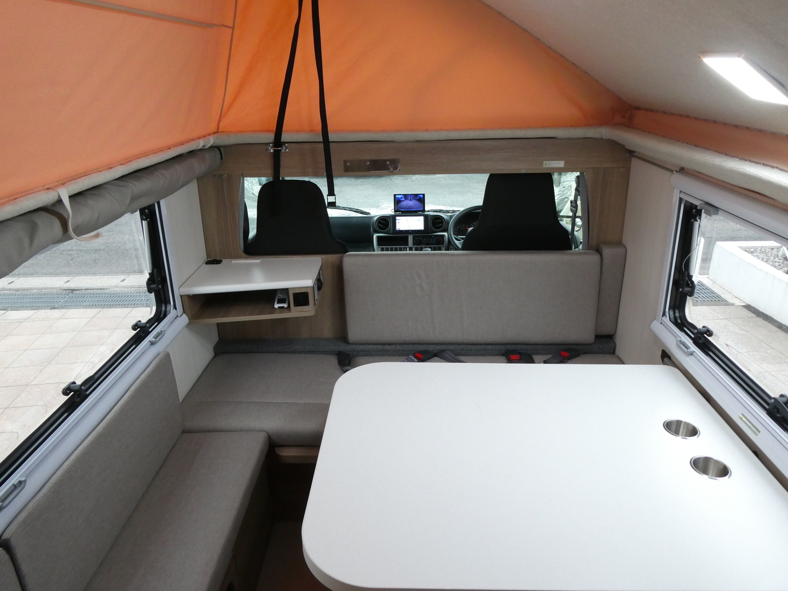 キャンピングカーキャブコン