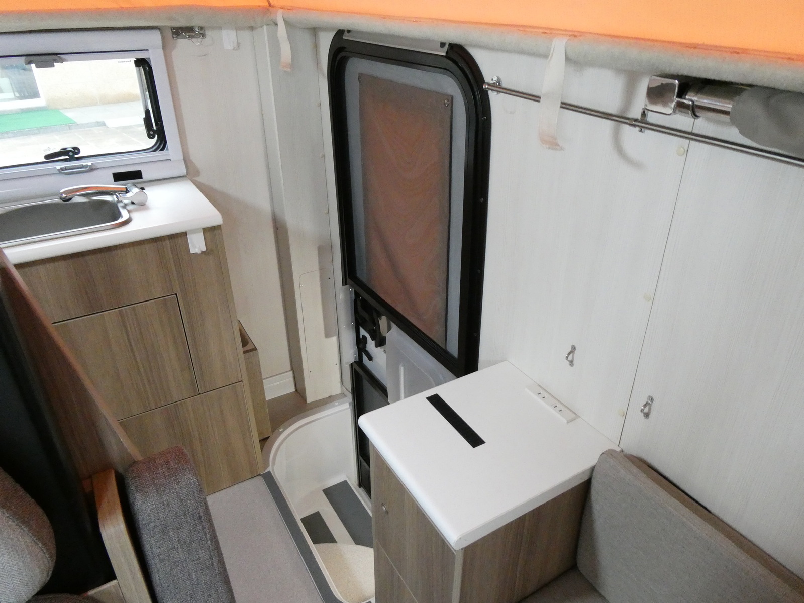 キャンピングカーキャブコン