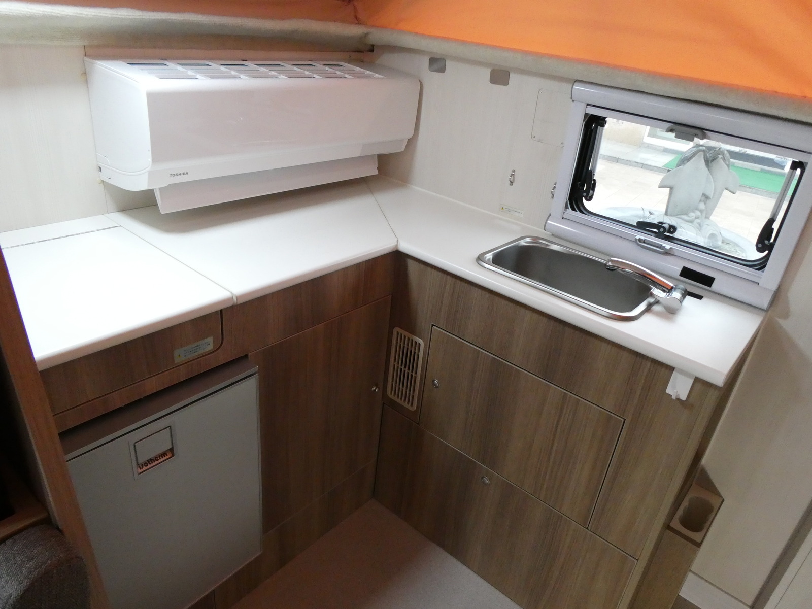 キャンピングカーキャブコン