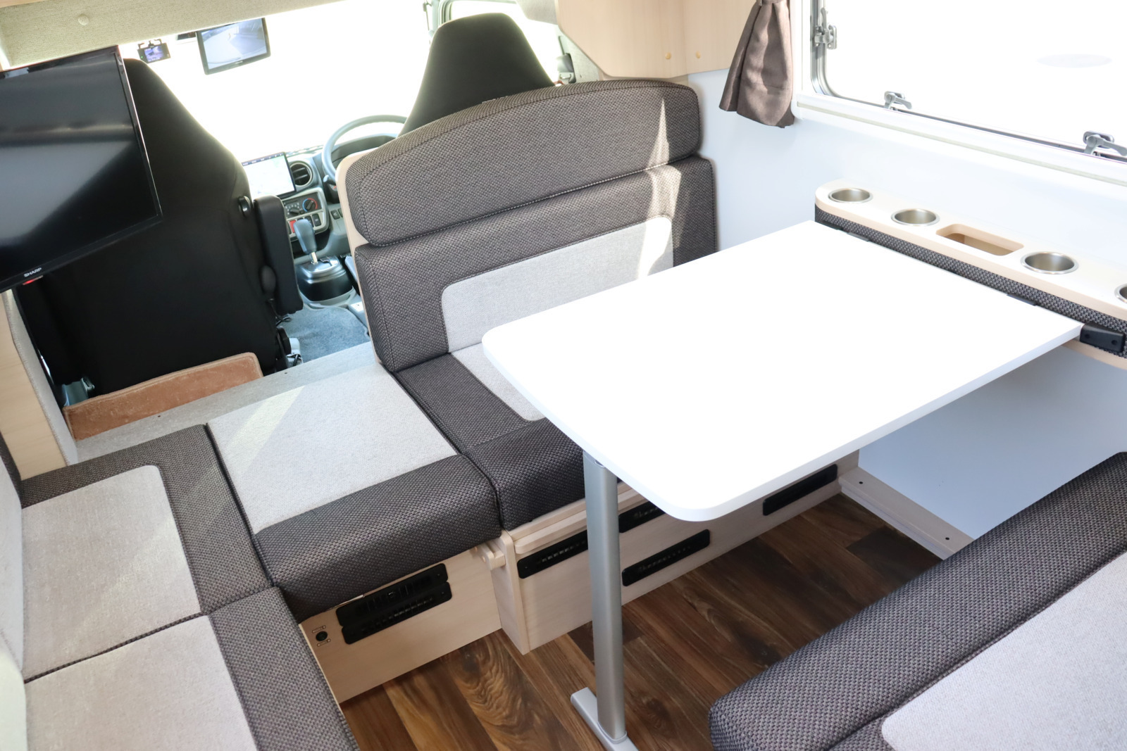 キャンピングカーキャブコン