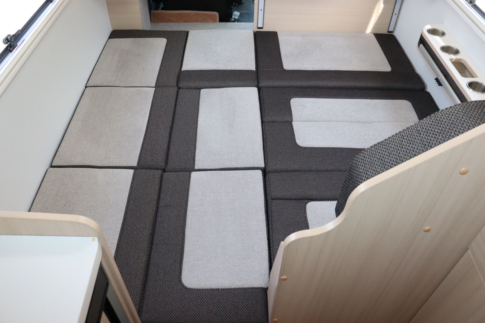 キャンピングカーキャブコン