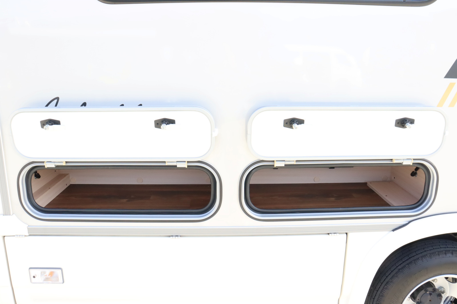 キャンピングカーキャブコン