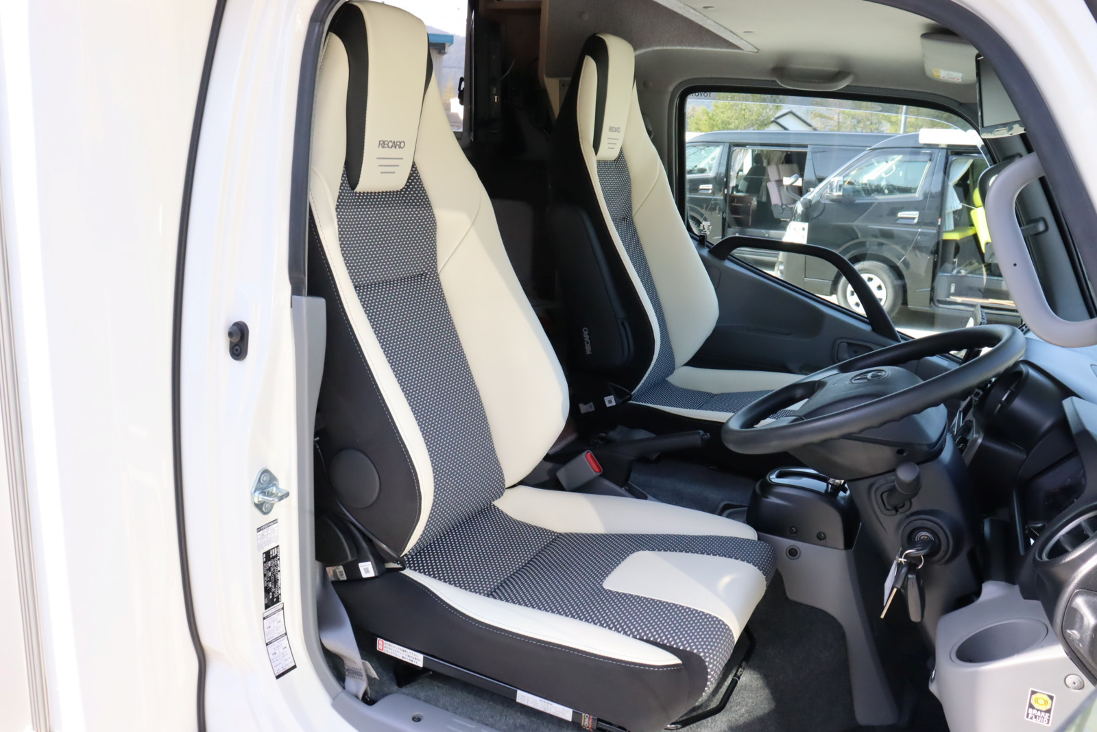 キャンピングカーキャブコン