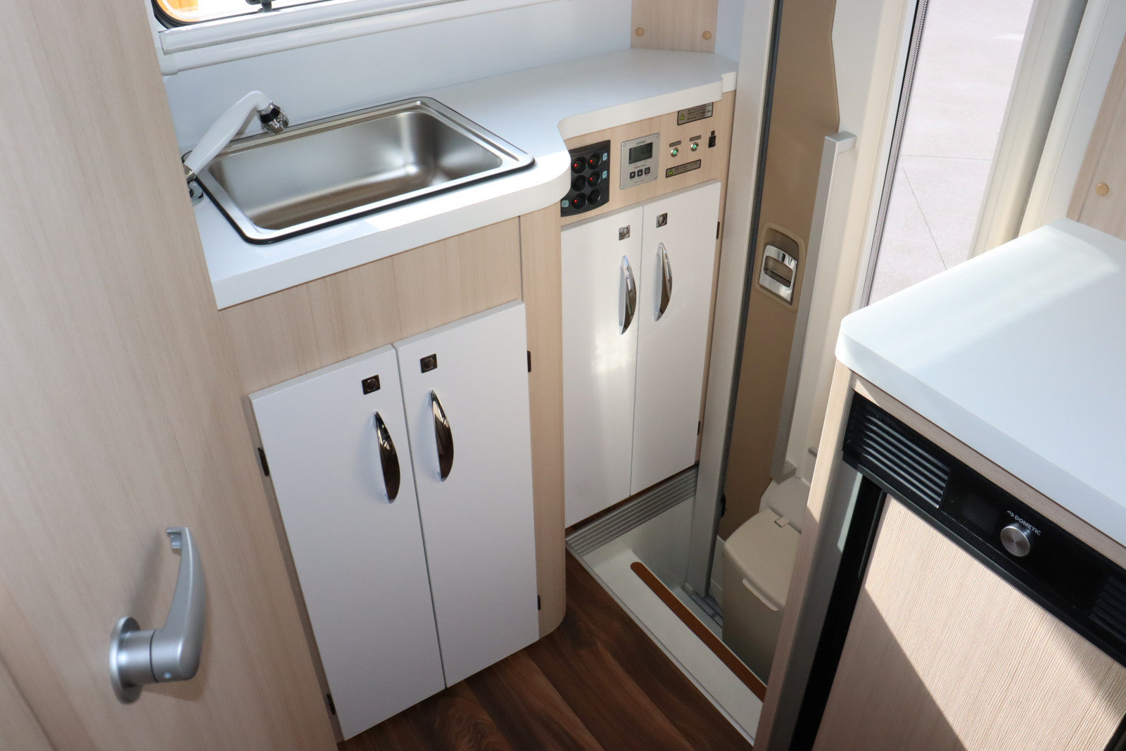 キャンピングカーキャブコン