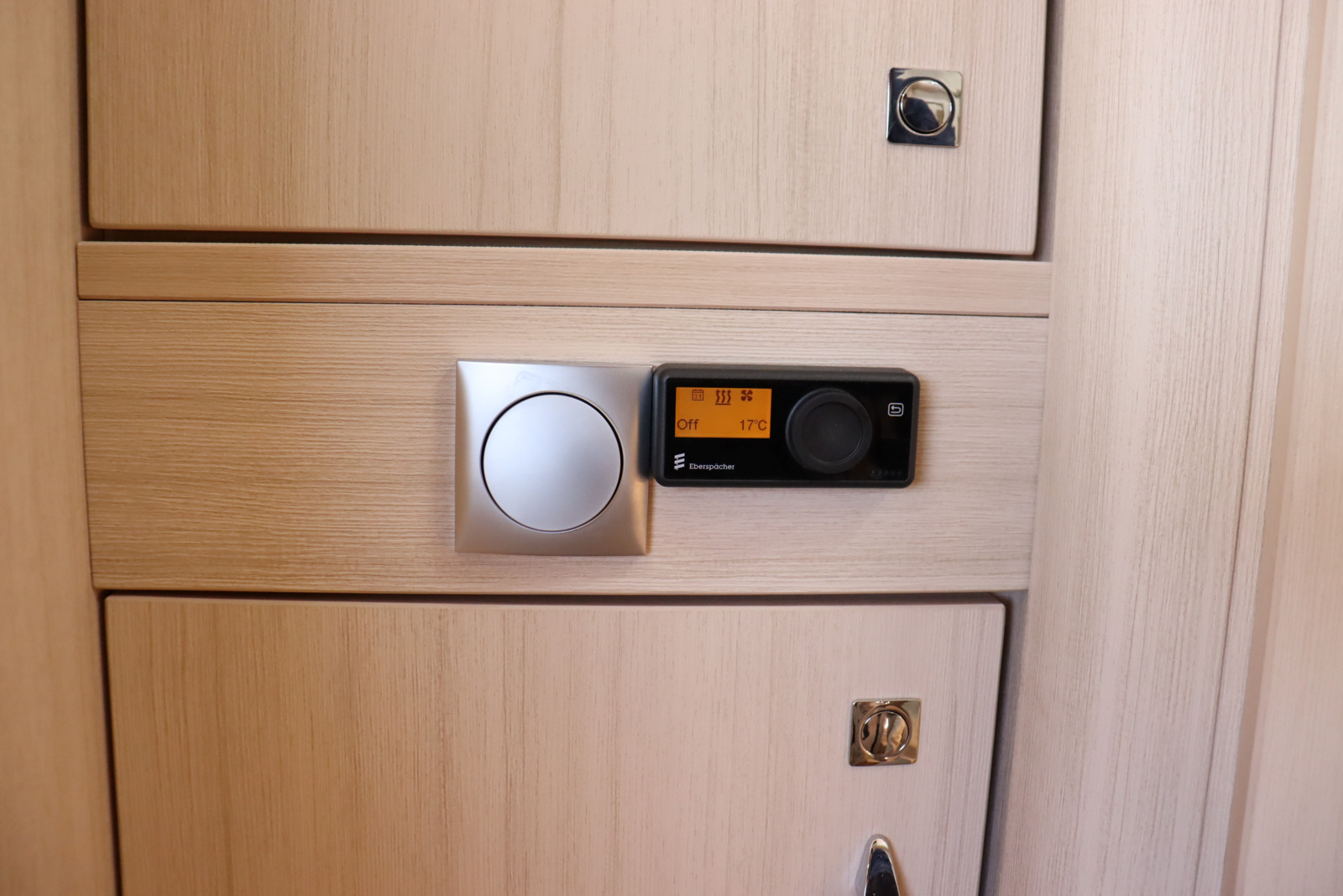 キャンピングカーキャブコン