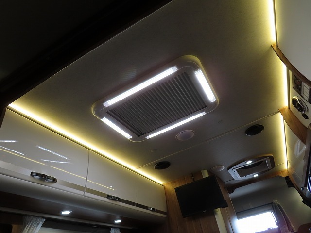 キャンピングカーキャブコン