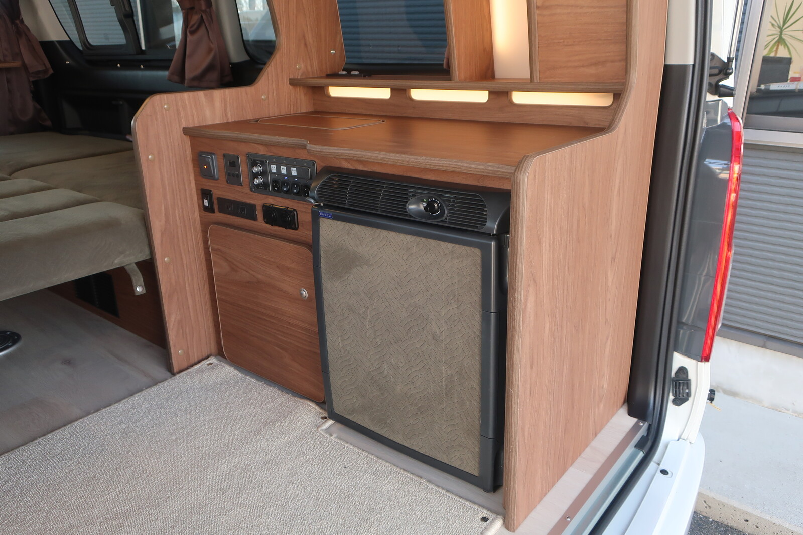 キャンピングカーバンコン