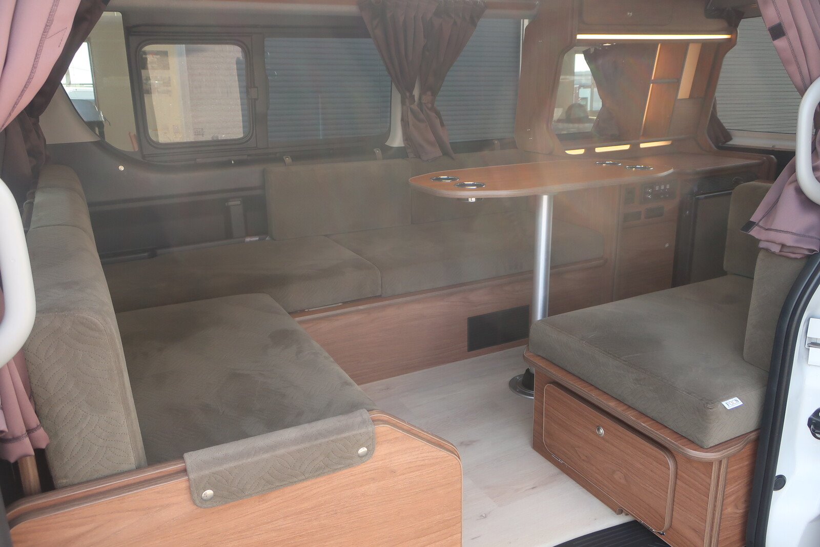 キャンピングカーバンコン