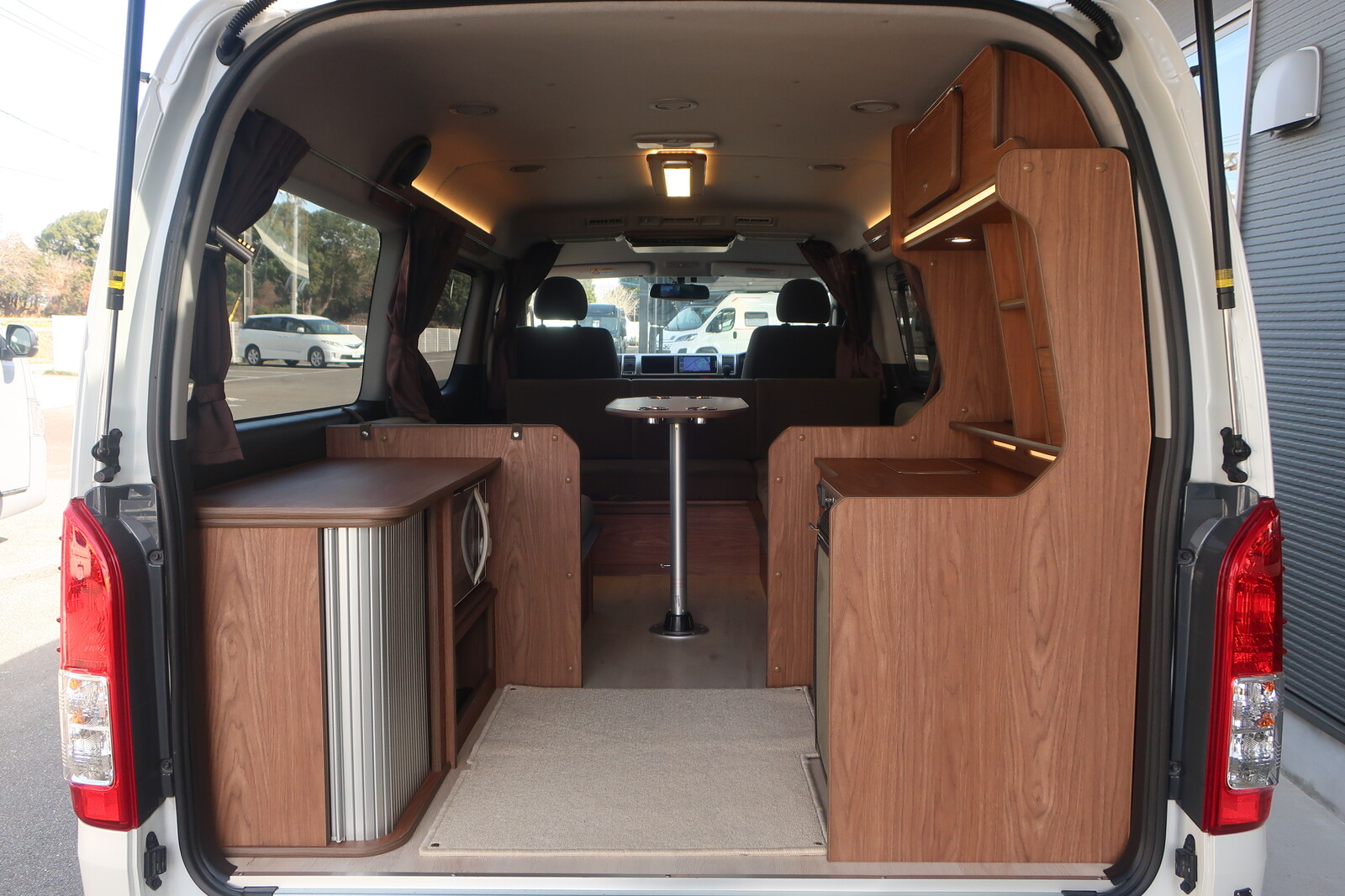 キャンピングカーバンコン